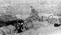  a za tkm kulometem v Tobruku potkem roku 1942.