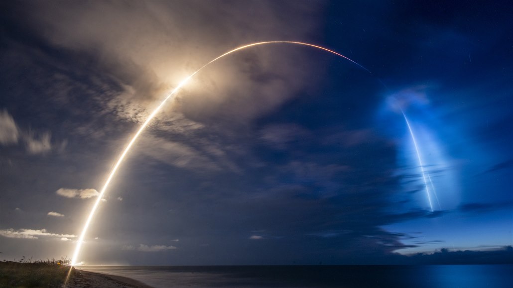 Raketa Falcon 9 úspěšně vynesla na orbitu 58 satelitů Starlink