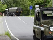Vojáci hlídají 9. ervna 2020 esko-polský hraniní pechod Zlaté Hory -...