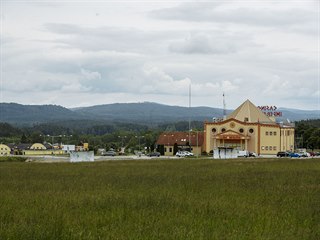 Na konci kvtna se v phrani otevely i restaurace, kavrny nebo cukrrny,...