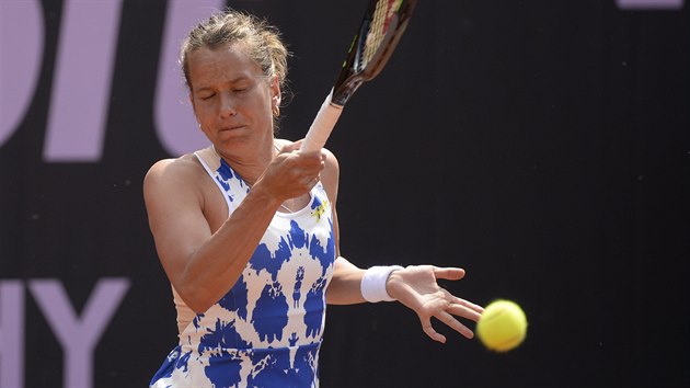 Charitativn� turnaj dru�stev �en Tipsport Elite Trophy, 15. �ervna 2020 v Praze. Barbora Str�cov� v utk�n� proti Karol�n� Pl�kov�.