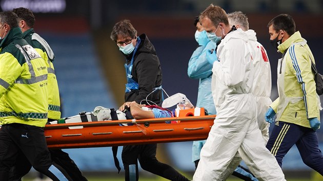 Obránce Manchesteru City Eric García skon�il po hrozivé srá�ce s vlastním...