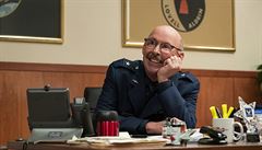 Seriál Jednotka rychlého nasazení (2020). Tv�rci: Steve Carell, Greg Daniels.