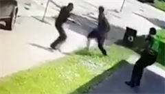 VIDEO: Objevily se údajné záběry z dopadení útočníka ze školy ve Vrútkách, policie střílela zblízka