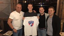 Pavel Zka (vlevo) a Zdenk Ondrek po podpisu smlouvy s FC Dallas.