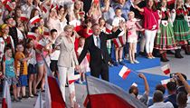 Prezident Andrzej Duda s manželkou slaví vítězství v prvním kole prezidentských...