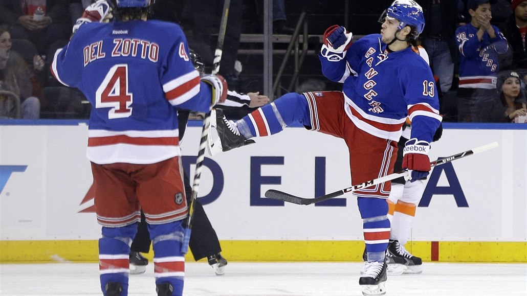 Dan Carcillo v dresu New York Rangers.