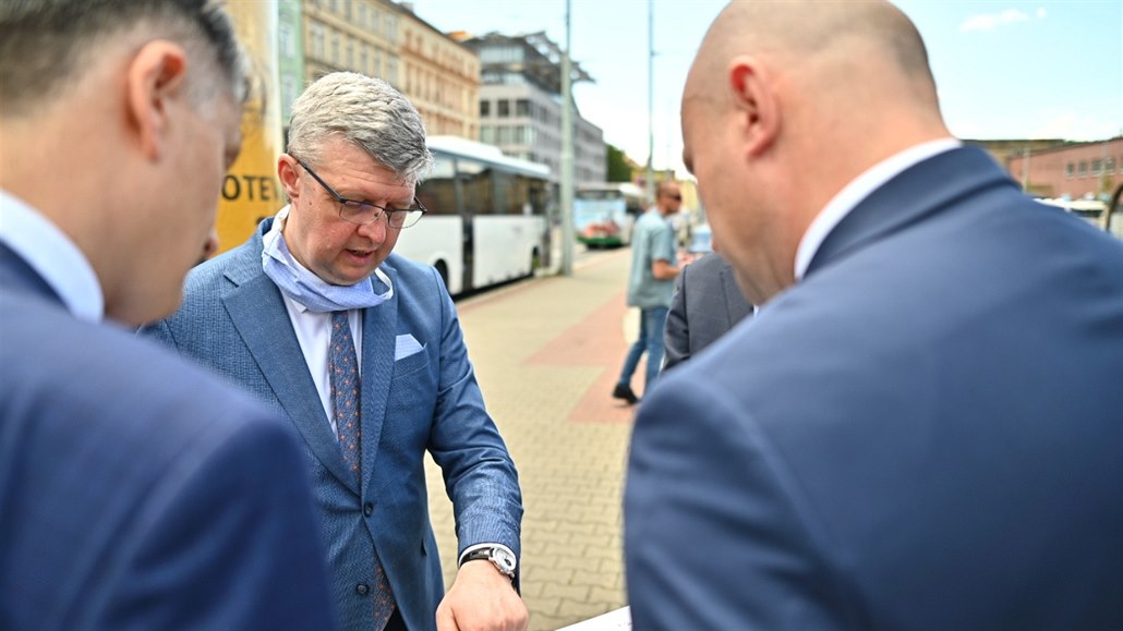 Ministr Havlíek ve stedu 24. ervna na Smíchovském nádraí