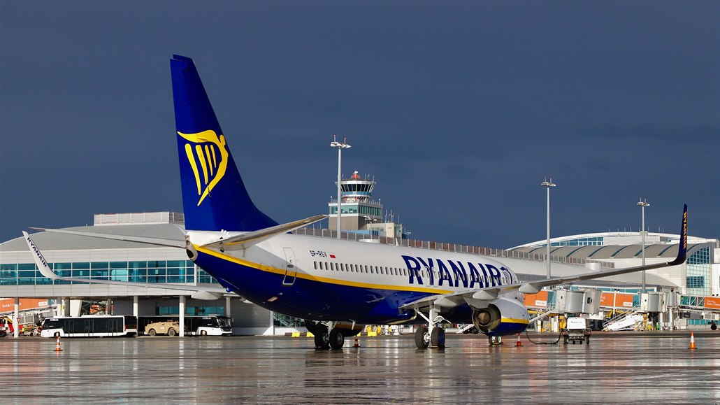 Nízkonákladový letecký dopravce Ryanair v lét spustí dv nové linky z Prahy.