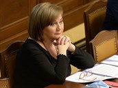 Ministryn financi Alena Schillerová (za ANO) na schzi Poslanecké snmovny.