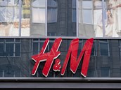 Recyklace na počkání. Řetězec H&M zákazníkům vyrobí ze starého kusu oblečení  nový, během pěti hodin | Byznys | Lidovky.cz
