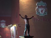 Liverpool vyhrál po ticeti letech titul, fanouci ho slavili ped Anfieldem
