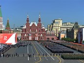 Vojenská pehlídka na Rudém námstí v Moskv 24. ervna 2020, která se koná na...
