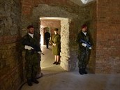 Ve zrekonstruovaném sklepení Larischovy vily dreli esnou strá vojáci...