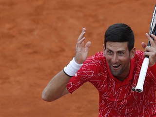 Novak Djokovi se bhem charitativn exhibice konan v Blehrad nakazil...