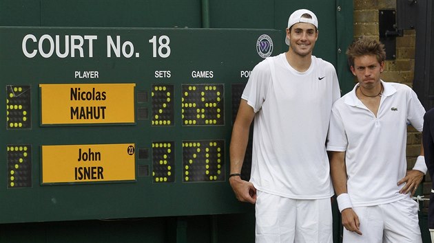 John Isner a Nicolas Mahut po nejdelím tenisovém utkání historie.