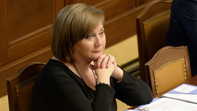 Ministryn financi Alena Schillerová (za ANO) na schzi Poslanecké snmovny.