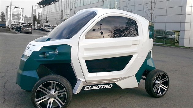 Elektroauto Fido na parkoviti.