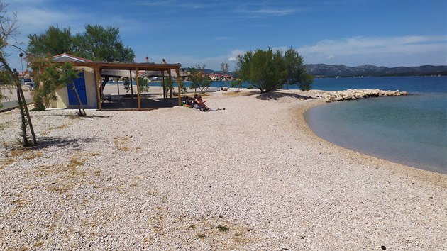 Prázdné pláe u msteka Betina na chorvatském ostrov Murter.