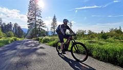 Na �pi�ák m��ete klidn� vyrazit s celou rodinou, proto�e horská kola jsou v...