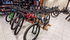 Skv�le vybavená p�j�ovna