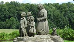 Celé údolí o�ije, jakmile do n�j vstoupíte, dokonce i zámek Ratibo�ice vypadá...