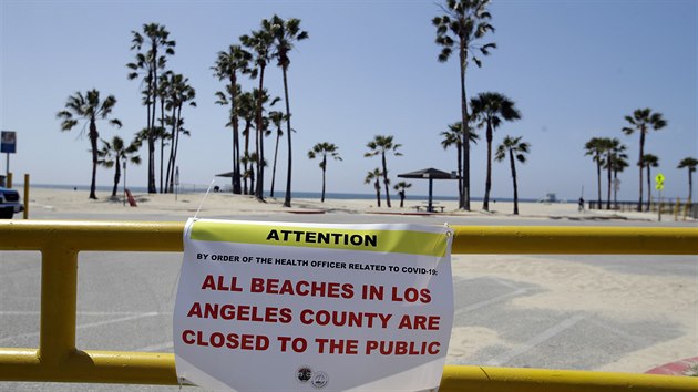 Pláe v Los Angeles jsou veejnosti uzavené.