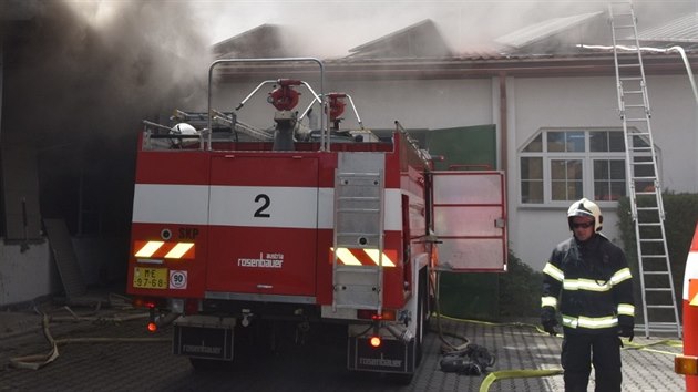 V Kostelci nad Labem na Mlnicku hoela výrobna nábytku pro zdravotnictví.