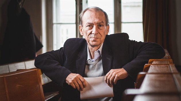Jiří Pelán, romanista, literární historik a překladatel.