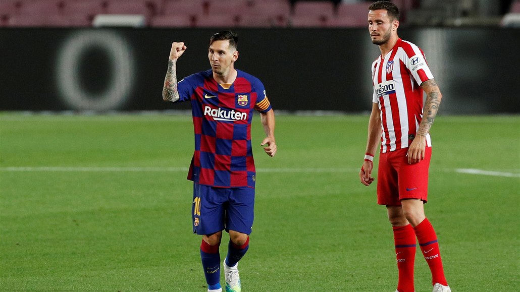 Lionel Messi slaví sedmistou branku v profesionální kariée.