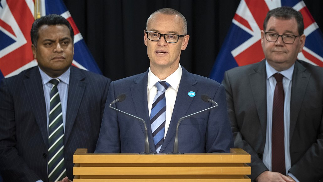 David Clark na tiskové konferenci, kde oznámil svou rezignaci