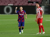 Lionel Messi slaví sedmistou branku v profesionální kariée.