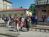 Vlak s asi 500 turisty z eska a Slovenska po celononí jízd z Prahy dorazil...