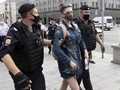 Policisté v Moskv zadrují novináku Marii erstujakovou, jednu z úastnic...