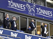 Reklama na jatka Tönnies na stadionu fotbalového klubu Schalke 04, který vedl...
