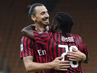 Zlatan Ibrahimovic a Franck Kessie oslavuj branku,