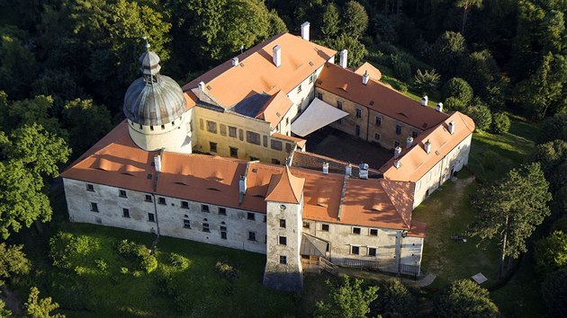 Severoeský hrad Grabtejn z leteckého pohledu.