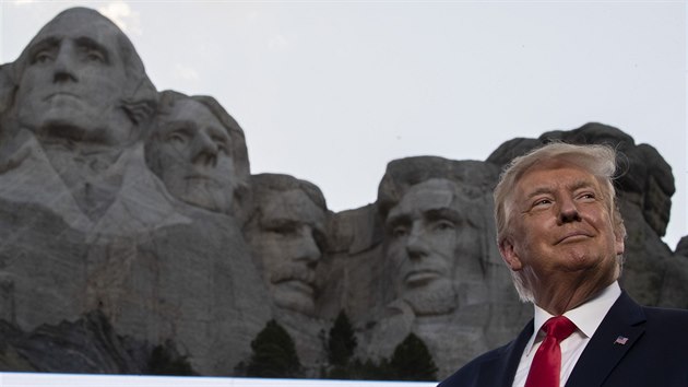 Donald Trump ped národním památníkem Mount Rushmore 3. ervence 2020.
