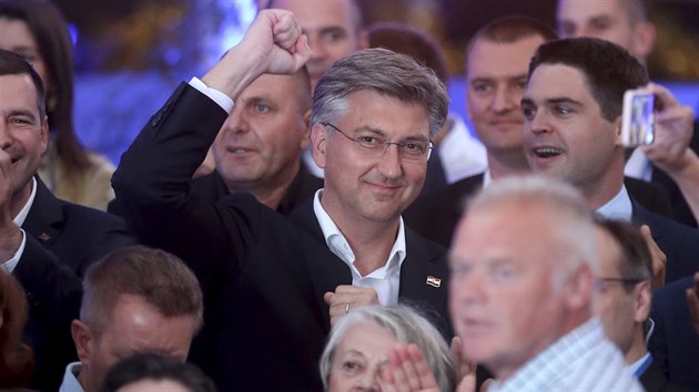 Andrej Plenkovic chorvatský premiér, slaví úspch své strany.
