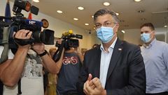 Pedseda vlády Andrej Plenkovi dorazil k volbám, které sám svým rozhodnutím...