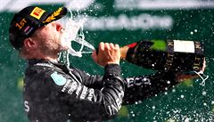 Na vod sezony F1 v Rakousku vyhrl Bottas, Hamiltona trest posunul a na tvrt msto