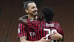 Zlatan Ibrahimovic a Franck Kessie oslavují branku,