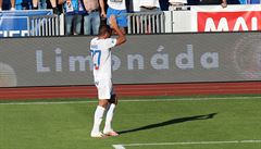 Milan Baro� z Ostravy (vp�edu) se lou�í s fanou�ky v záv�ru svého posledního...