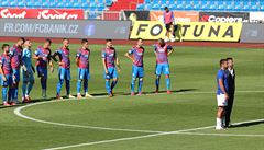 Vp�edu na h�i�ti majitel Baníku Ostrava Václav Brabec (vpravo) a Milan Baro� z...