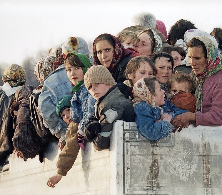 Evakuace Srebrenice (na snímku) se týkala �en a d�tí. Mu�i z�stali a byli...