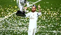 Real Madrid je panlskm mistrem. Sergio Ramos slav s mistrovskm pohrem.