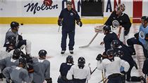 Hokejisté Edmontonu při přípravě na restart NHL.