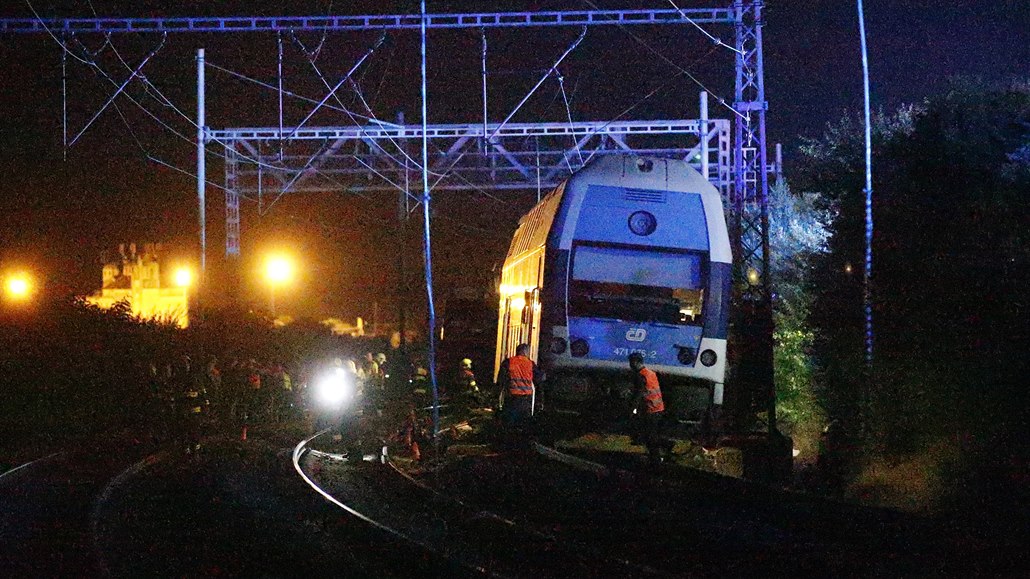 Na místo úterní tragické nehody vlak na okraji eského Brodu na Kolínsku...