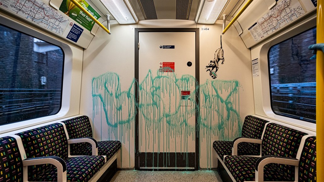 Banksyho krysy v londýnském metru.