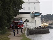 Z hoícího muzea bylo evakuováno 100 lidí a byla uzavena plavební komora na...